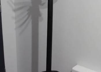 Klasyczny wieszak stojący w stylu Thonet – ikona designu z potencjałem!