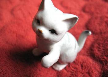 Kot - szary, pręgowany kotek - porcelana - 5,5 x 5,5 x 4 cm