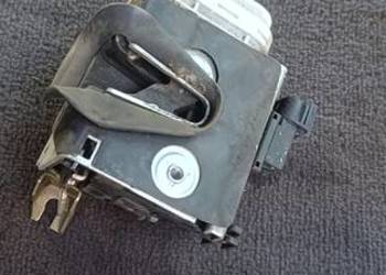 Zamek Prawy Przód Pięć Pin 8D1 837 016 A Audi A4 B5 (a-20)
