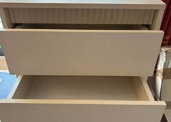 Stolik nocny z szufladami beżowy