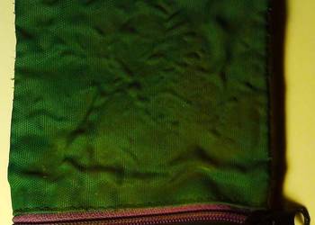 Saszetka na dokumenty, zielono-czarna, z ortalionu, zamykana na zamek