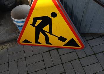Znak drogowy roboty drogowe