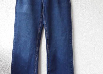 Jeansy typu slim straight z lekko rozszerzaną nogawką r. M/L U2
