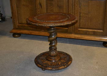 stolik / kwietnik rzeźbiony .