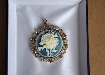 Sprzedam zabytkowy wisiorek z kameą Wedgwood