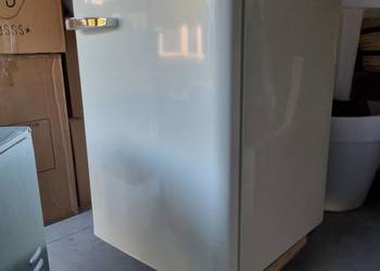 niska lodówka w stylu vintage Amica