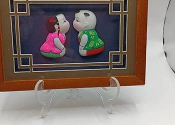 Obraz z chińskimi lalkami z białej glinki