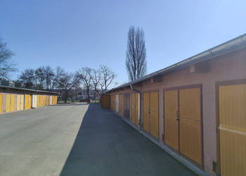 Garaż wynajmę prąd woda 2 Pułku Lotniczego miejsce postojowe w garażu