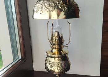 Francuska lampa naftowa "Paryżanka" medaliony