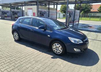 Opel Astra J hatchback 1.7 diesel 110 km manual 6 biegów 2011