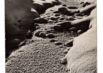 KARPACZ POTOK W ZIMIE CZARNO BIAŁA