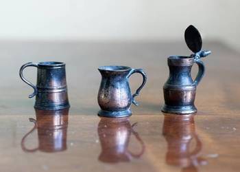 Stare małe dzbanki