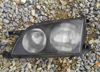 Toyota Avensis T22 1998 1999 lampa lewa reflektor