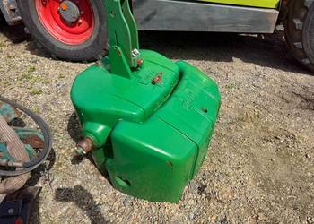 Ciężarek John Deere 900+600=1500 kg.