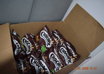 Karton płatków śniadaniowych firmy Nestlè Chocapic 12x450g