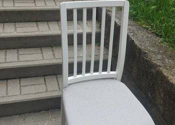 Białe krzesło Ikea
