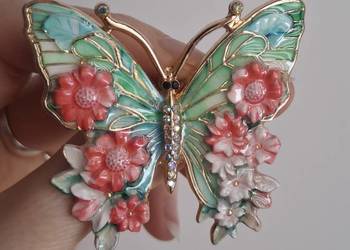 Piękna broszka motyl z kwiatami, styl vintage
