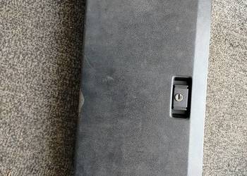 Schowek do VW T3, 251857101C z haczykami / ogranicznikami