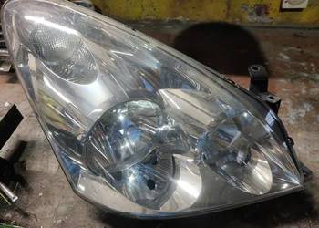 Lampa prawa przednia z  Toyota corolla Verso 2.2 2006
