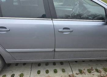 Opel Astra H kombi drzwi