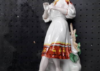 Figurka Połonne VINTAGE RUSSIAN PORCELAIN Figurine GIRL WITH FLOWER