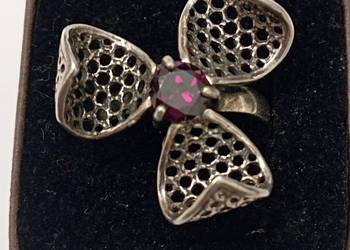 Pierścionek srebrny z rubinkiem