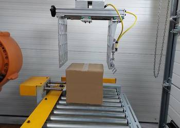 Chwytak do kartonów + stół podawczy do KUKA ABB FANUC