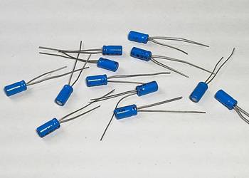 Kondensator 1uF 63V Unitra ELWA