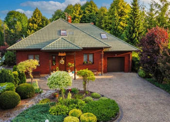 Piękna posiadłość otulona zielenią ,Dwa domy , piękny ogród 1,37ha