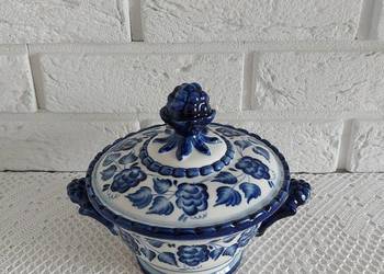 Gżel ceramiczna bombonierka.