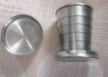 Kieliszek składany teleskopowy dla rybaka.