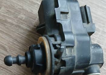 silniczek regulacji położenia świateł w lampie przedniej Renault Scenic II