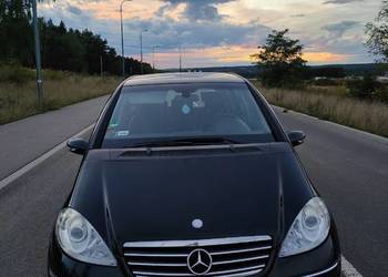 Mercedes A180 w ciągłym użytku zdrowa blacha