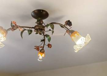 Lampa sufitowa metalowa 3-punktowa – motyw kwiatowy, szklane klosze
