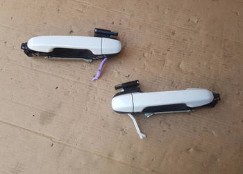 Toyota Auris II E18 klamka zewnętrzna drzwi tylnych kolor bi Toyota Auris II E18 klamka zewnętrzna drzwi tylnych kolor bi