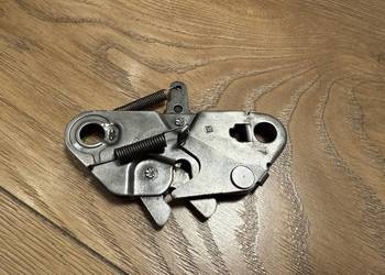 Fiat 126 p zamek bagażnika przód  Oryginał