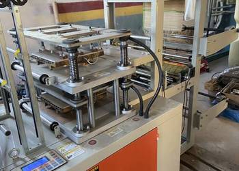 Maszyna do produkcji foliowych rękawiczek i torebek