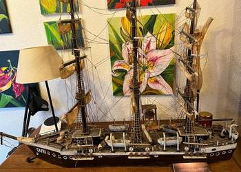 Statek rzeźba z drzewa