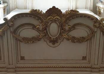 Ekskluzywna sypialnia - zlocenia i marmur