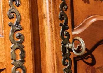 Szafa drewniana włoskiej firmy Selva na wieszaki i z półkami