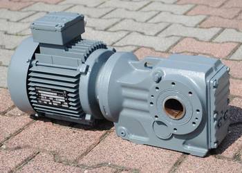 Motoreduktor kątowy 1.5kw. 214obr./min. firmy SEW