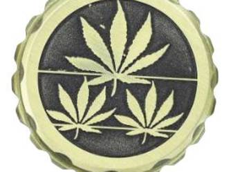 Mosiężny Młynek do Tytoniu Metalowy Grinder Crusher z Listkami Marihuany