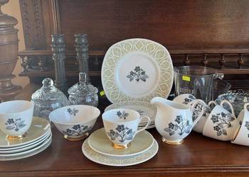 Serwis Wild Strawberry.  Z manufaktury Tuscan. Made in England.  Interesują