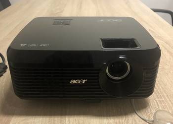 Projektor Acer X1130P wraz z kablem zasilającym oraz kablem VGA