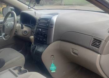 Toyota Sienna LE