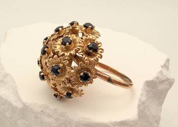 Wspaniały bukiet szafirów: Vintage pierścionek koktajlowy ze złota próby 75