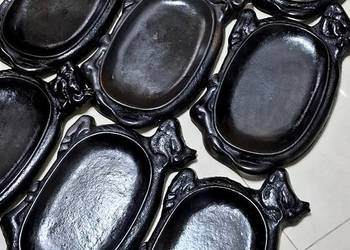 Żeliwny talerz gorący półmisek serwowanie steków