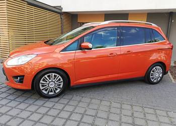 7 Osób Full Opcaja NAWI KAMERA SAM PARKUJE JAK NOWY