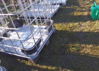 Kosz melalowy na palecie pojemnik na drzewo itp