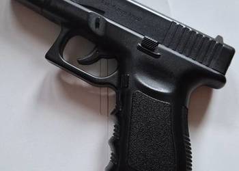 Pistolet hukowy glock